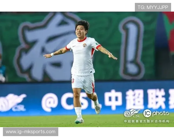 “中超联赛战火再燃，豪门争锋燃爆绿茵场”，中超传统豪门